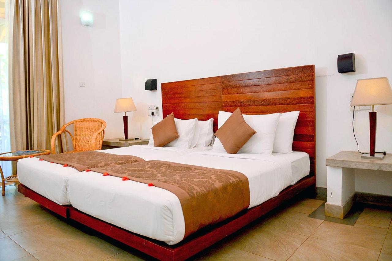 Amaranthe Bay Resort & Spa Тринкомали Экстерьер фото
