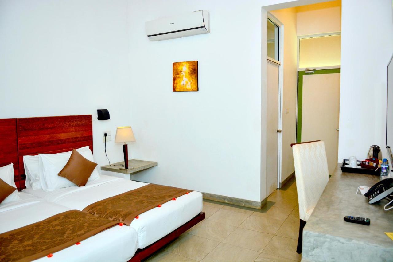 Amaranthe Bay Resort & Spa Тринкомали Экстерьер фото