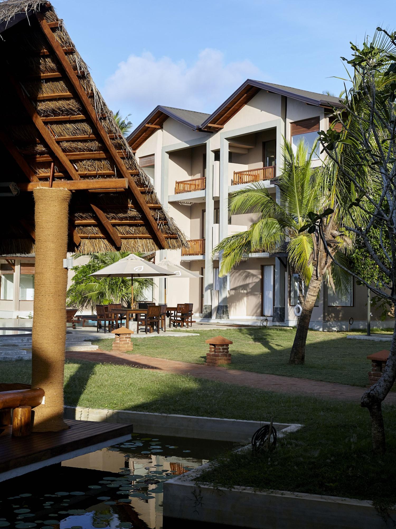 Amaranthe Bay Resort & Spa Тринкомали Экстерьер фото