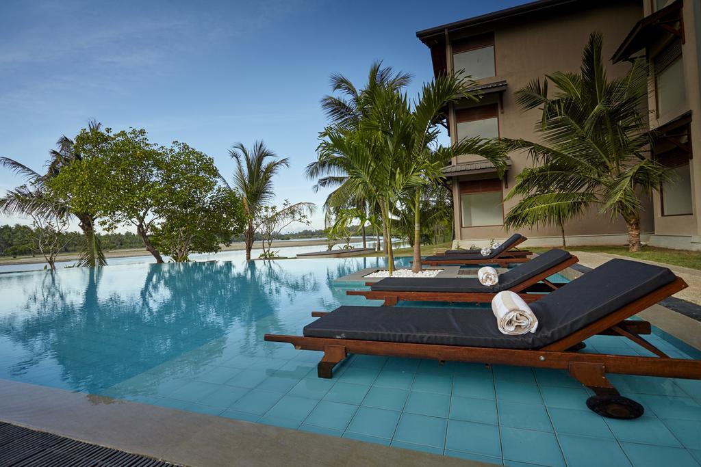 Amaranthe Bay Resort & Spa Тринкомали Экстерьер фото