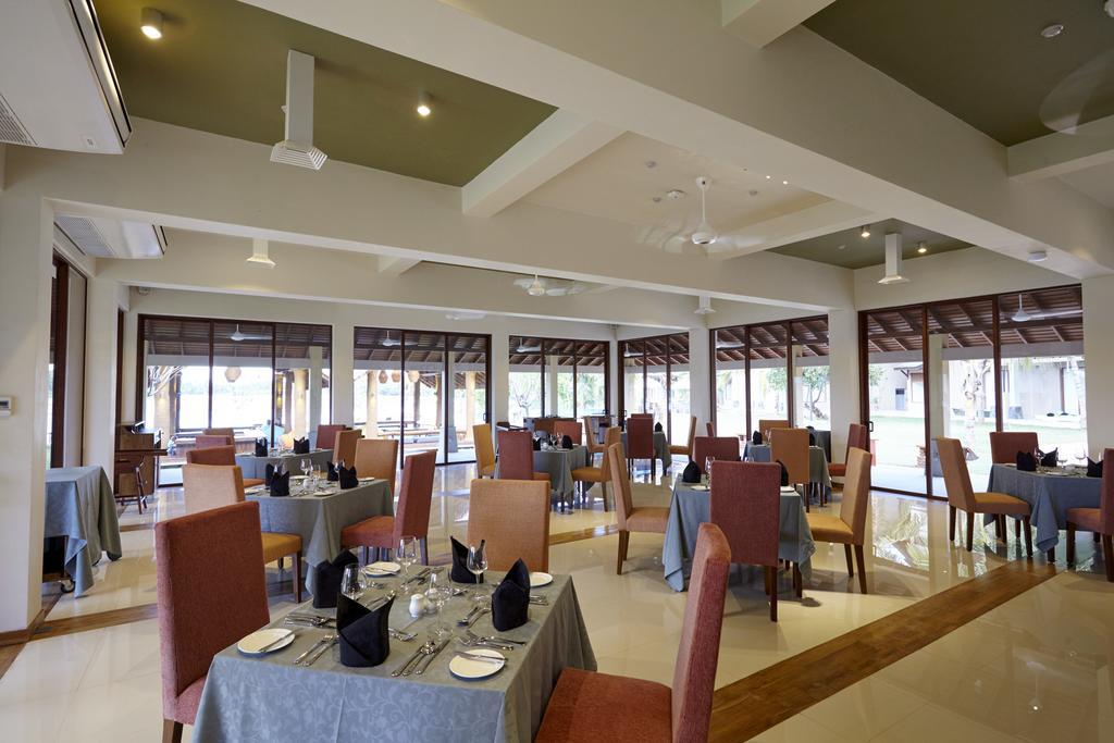 Amaranthe Bay Resort & Spa Тринкомали Экстерьер фото